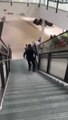 Un policier chute dans les escaliers en poursuivant un voleur ! Douloureux