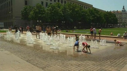 Los lioneses luchan contra la ola de calor