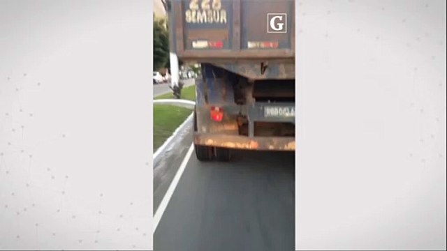 Caminhões da prefeitura trafegam sem placas em Cachoeiro de Itapemirim