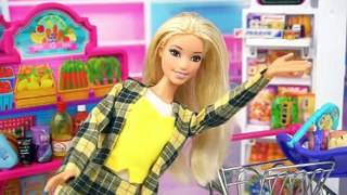 La Familia LOL Underwraps Compra en el Supermercado de Barbie - Videos de Familias LOL