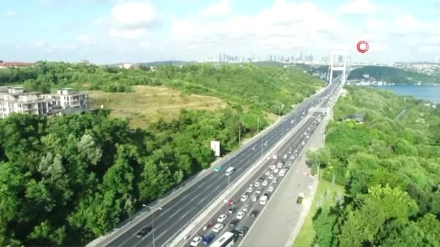 FSM köprüsündeki trafik yoğunluğu havadan görüntülendi