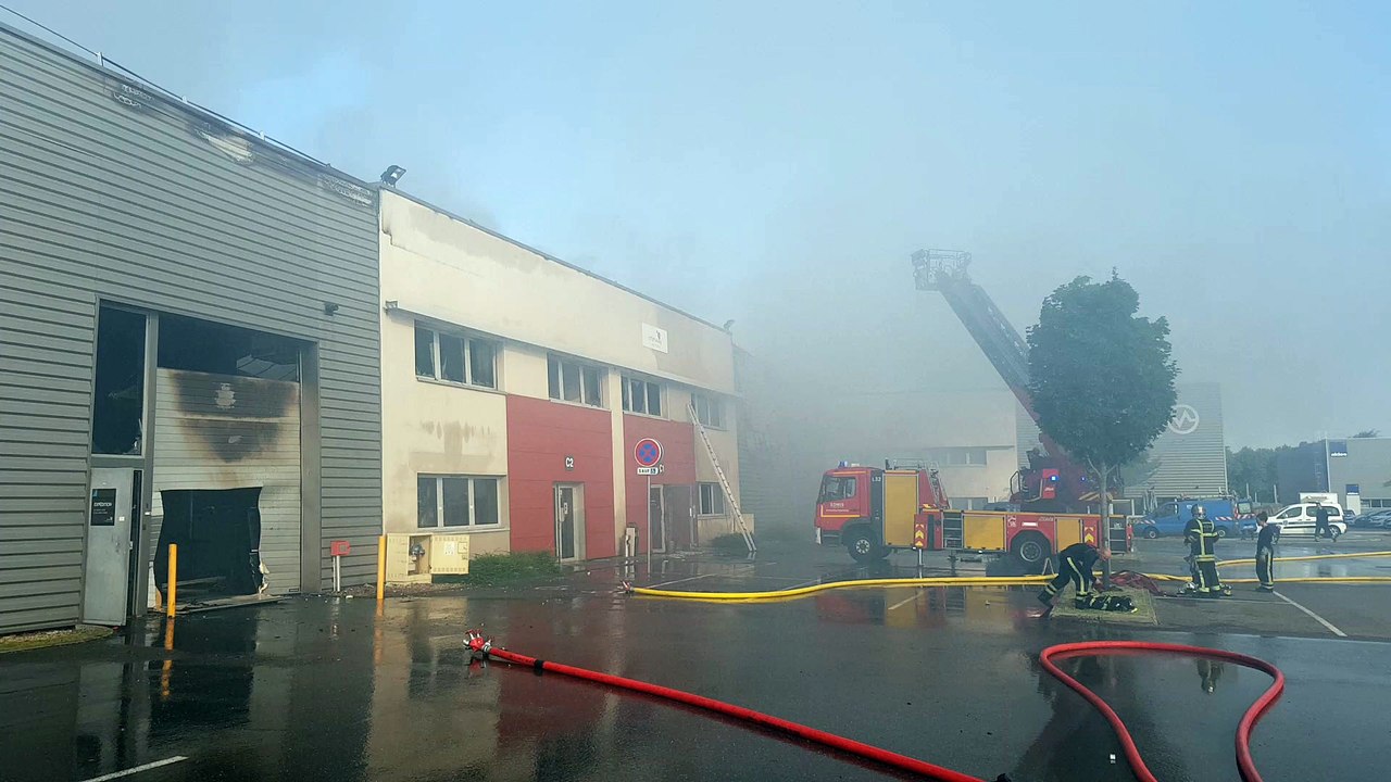 Violent incendie ce jeudi 27 juin dans un entrepôt de Saint-Priest