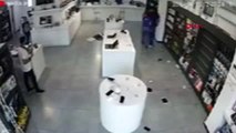 DHA DIŞ- Kadın çalışanı rehin alıp, mağazayı soymaya kalktı