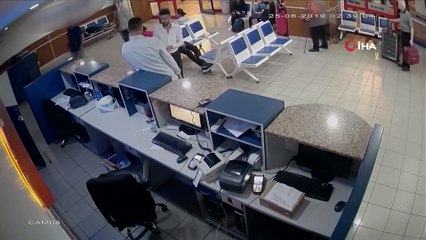 15 Temmuz Demokrasi Otogarı’nda akıl almaz olay...Yazıhaneyi duvar örerek böyle ikiye böldüler