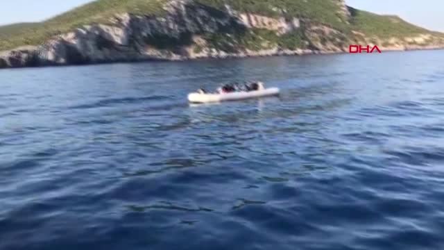 İZMİR ÇEŞME AÇIKLARINDA 22 KAÇAK GÖÇMEN YAKALANDI