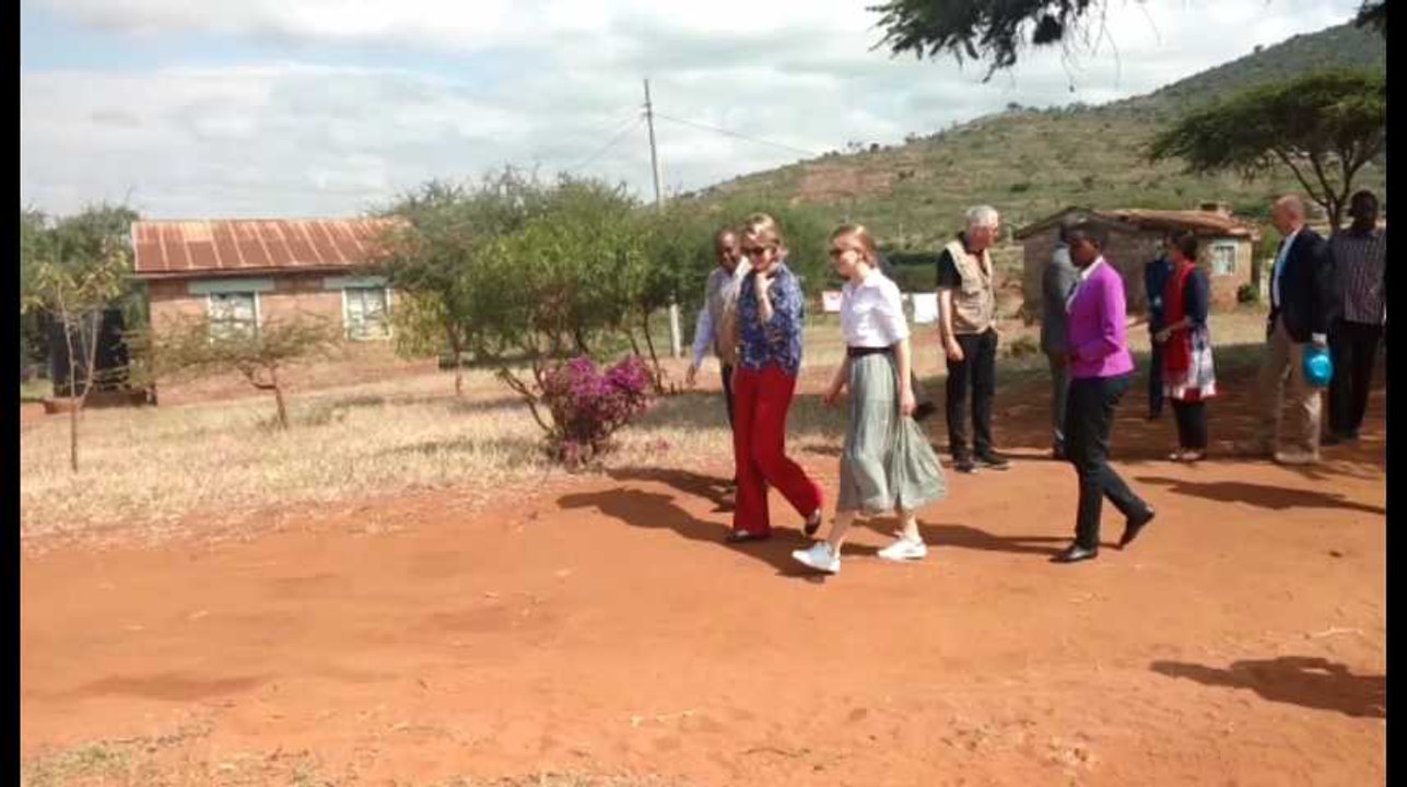 La princesse Elisabeth et la reine Mathilde rencontrent des enfants au Kenya pour l’Unicef