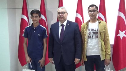 Vali Gündüzöz, LGS birincilerini tebrik etti