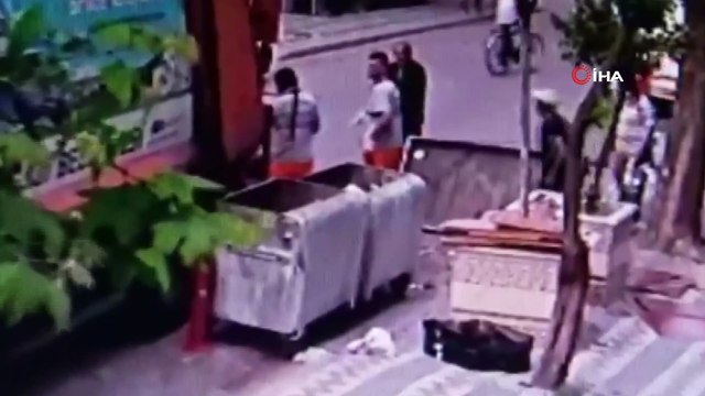 Sultangazi’de temizlik işçisine baltalı saldırı kamerada