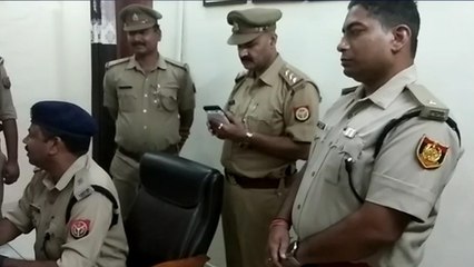 लग्जरी गाड़ी में नीली बत्ती लगाकर घूमनेवाला फर्जी IPS पकड़ा गया तो बोला- वर्दी पहनकर आता है मजा