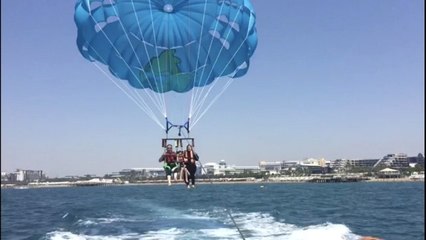 Tekneye bağlı paraşütle 50 metreden denize düşen Filistinli turist öldü