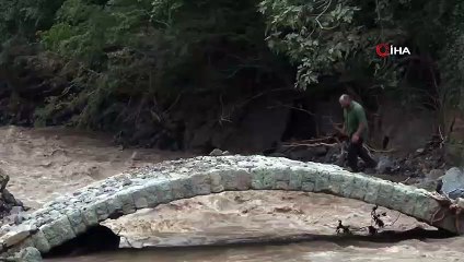 Trabzon Araklı’daki Sel Her Yeri Yıktı, Bir Tek O Ayakta Kaldı