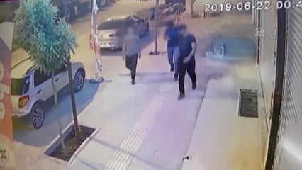 Kaldırımdaki ağacı kıran kişiye gözaltı