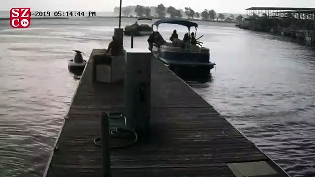 Tekneden inmeye çalışırken ölümden döndüler