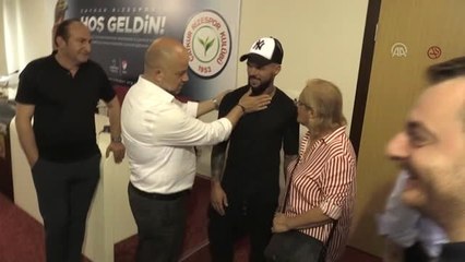 Çaykur Rizespor'da Moroziuk sözleşme imzaladı