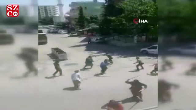Kadın erkek demeden eline sopayı alan kavgaya tutuştu