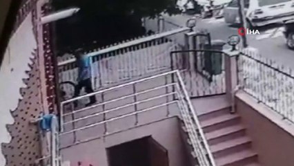 Bina önündeki bisikleti böyle çaldı
