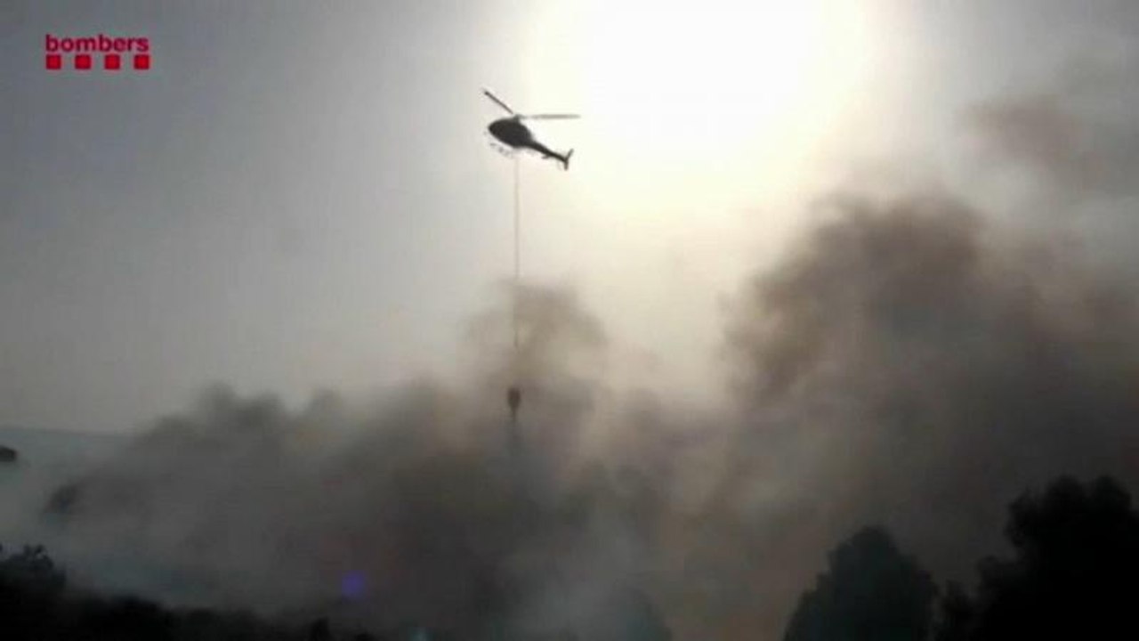 Großer waldbrand in katalonien