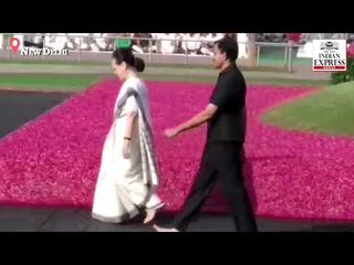 Télécharger la video: Rahul Gandhi and Sonia Gandhi pay tribute to Jawaharlal Nehru on his death anniversary