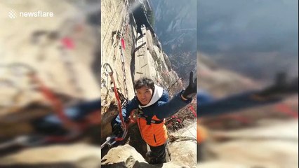 Daredevil tourists walk along 2000-metre-high cliffside path on China’s Mount Hua