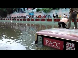 Chennai Rains- Dramatic scenes of a bus that was stuck in T-Nagar Aranganathan subway