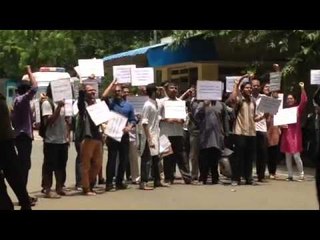 Скачать видео: APSC IIT students protest inside campus over derecognition of study circle