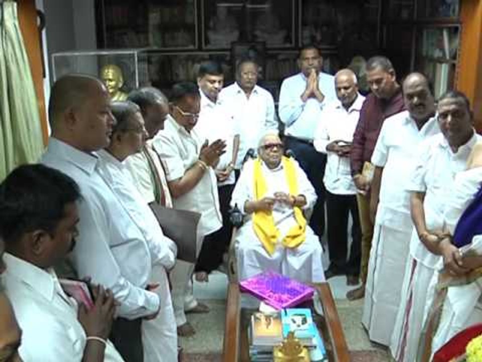 Vedic chants at Karunanidhi's house, TTD priests present