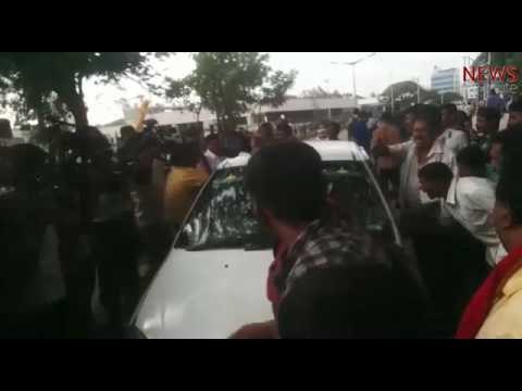 Karnataka Rakshana Vedike activists attack cab driver near Majestic railway station