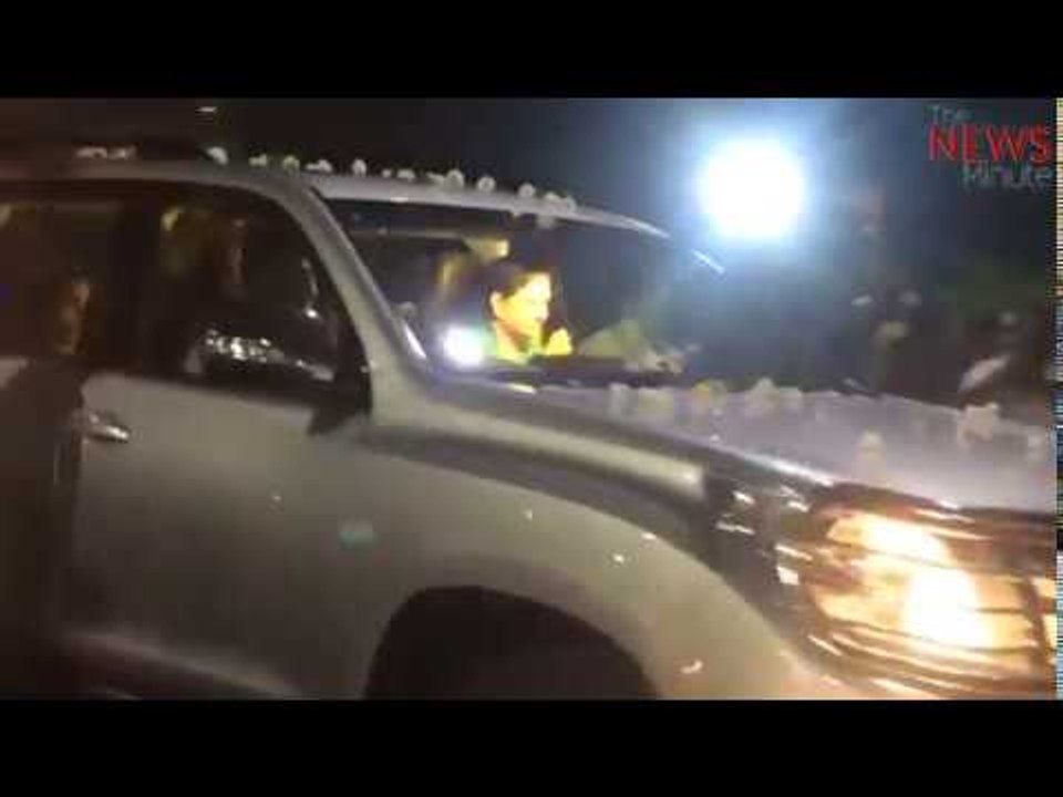 Sasikala leaves for Jaya's memorial