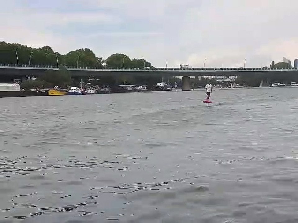 Le surf électrique débarque sur les plages