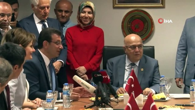 İstanbul Büyükşehir Belediye Başkanı Ekrem İmamoğlu, mazbatasını aldı