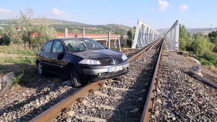 Raybüsün otomobile çarpması son anda önlendi - SİVAS