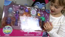 Sophia e Isabella Brincando com Brinquedos Favoritos da Vampirina do Disney Junior Vampirina