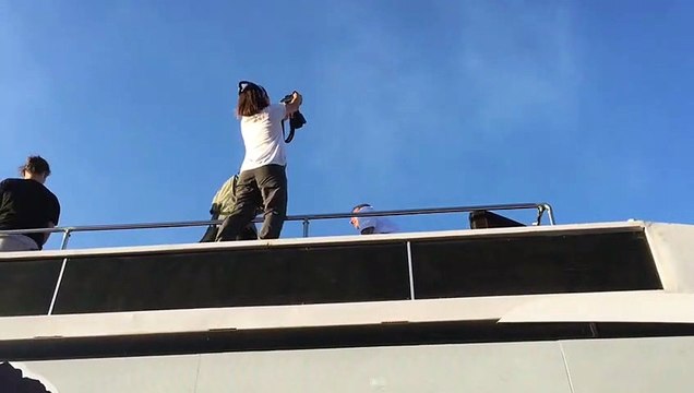 İmamoğlu, İBB önündeki konuşmasını yapmak için otobüse Nazan Öncel'in şarkısıyla çıktı: “Vay vay vay kimler gelmiş, Günlerdir nerelerdeymiş...”