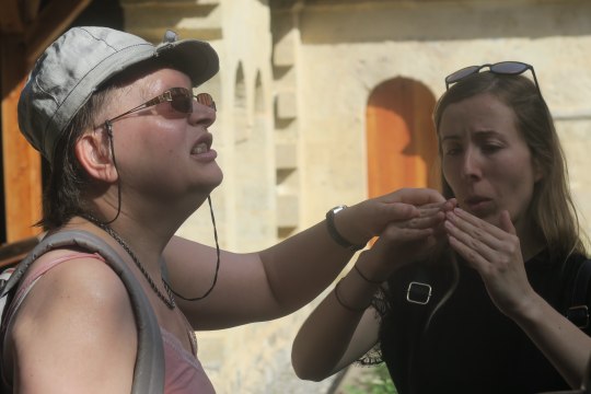 Sourds et aveugles : ils ont touché, senti et palpé l'abbaye de Boscodon