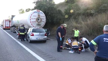 Otomobil, park halindeki LPG yüklü tankere çarptı: 1 ölü, 1 yaralı - DÜZCE