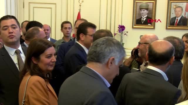 İSTANBUL-GÖREVİ DEVRALAN EKREM İMAMOĞLU BELEDİYE BİNASI ÖNÜNDE KONUŞTU