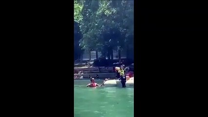 Quand la police vide tes bouteilles d'alcool... direct dans ta bouche