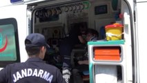 Edirne'de akıl almaz kaza...Tıra çarptı, 3 tekerlekle 1 kilometre gitti: 2 yaralı