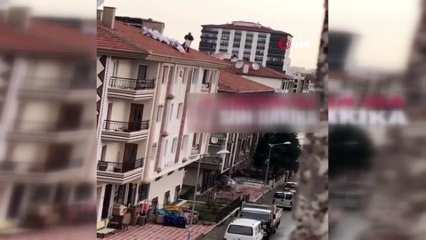 Descargar video: Çıktığı 5 katlı binanın çatısında hem kendi hemde yoldan geçenlerin canını hiçe saydı