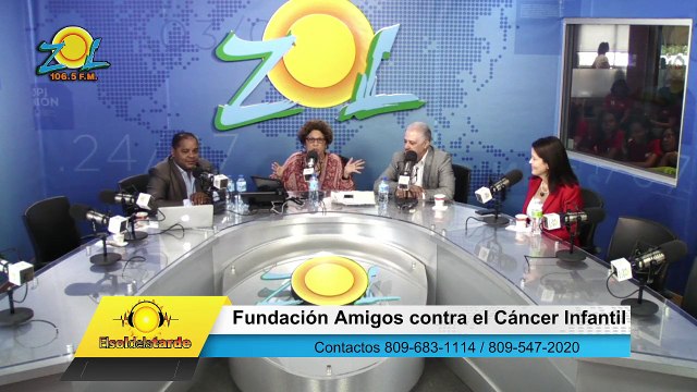 Gerty Valerio con los voluntarios de Claro a favor de la Fundación Amigos contra el Cáncer Infantil