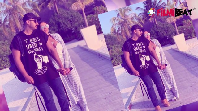 Malaika Arora and Arjun Kapoor get trolled for this romantic photo | FilmiBeat