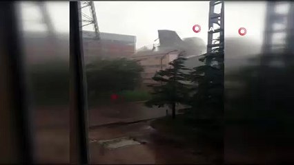 Ankara'da fırtına çatı böyle uçurdu