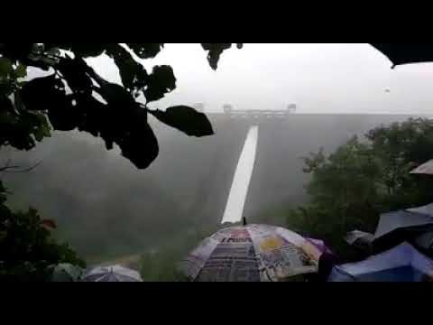 26 ஆண்டுகளுக்குப் பிறகு இடுக்கி அணை திறக்கப்பட்ட காட்சி