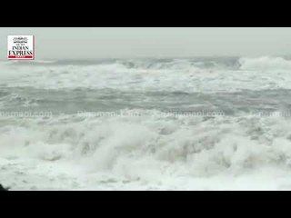 ஆந்திராவில் பெய்ட்டி புயல் சீற்றம்