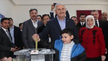 الأحزاب التركية تستخدم اللاجئ السوري كورقة انتخابية وحزب العدالة والتنمية يفشل