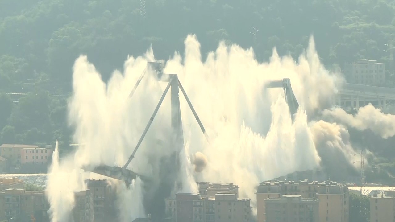 Les restes du pont de Gênes ont été dynamités