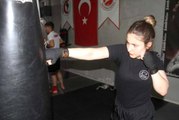 Elif, Kick Boks'ta Milli Takım'a yükselmek istiyor