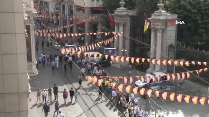 İstiklal Caddesi'nde "istikbal" kuyruğu