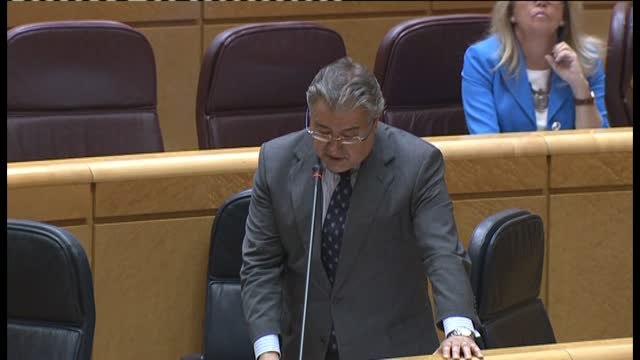 Zoido reprocha a Podemos que ahora quieran defender a la Guardia Civil cuando hace meses calificaron de pelea de bar, el salvaje atentado de Alsasua