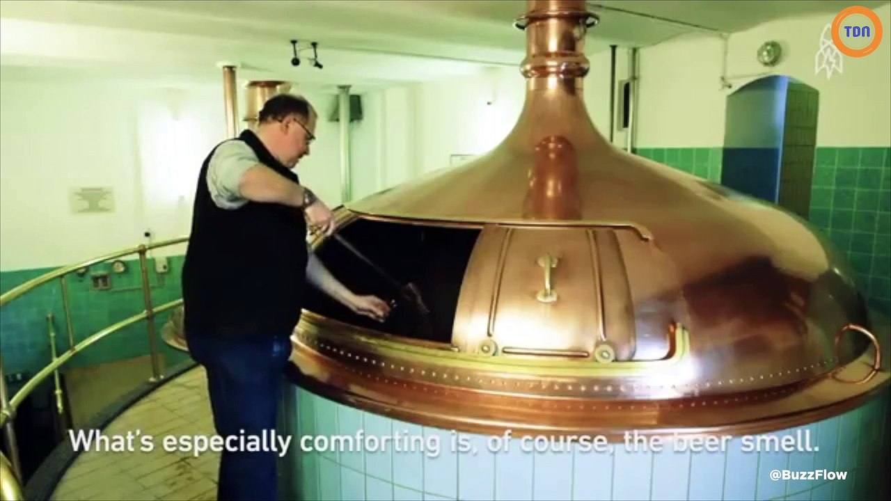Cette brasserie propose de piquer une tête dans une piscine de bière